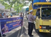 Operasi Zebra Pallawa 2024: Sat Lantas Sidrap Kampanye Keselamatan Lewat Stiker dan Pamflet