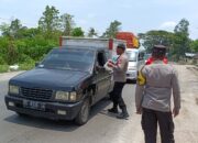 Polsek Watang Pulu Bagikan Nasi Kotak di “Jumat Berkah”