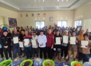 BPN Sidrap Serahkan 400 Sertipikat Redistribusi Tanah di Desa Compong