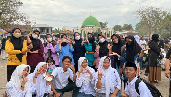 Guru MA Biharul Ulum Ma’arif Tunjukkan Semangat di Lomba Tarik Tambang HUT RI ke-80 Desa Lero