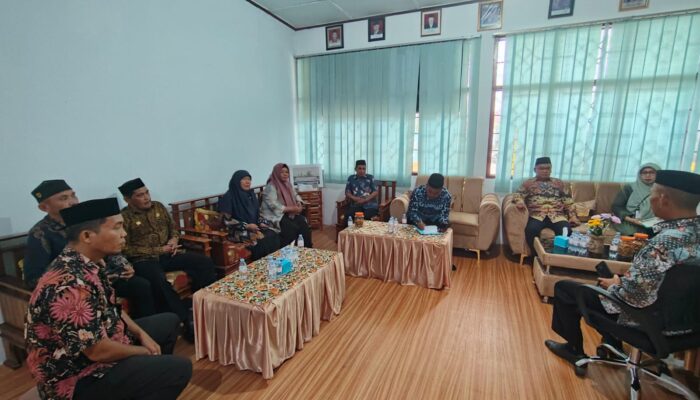 Kakan Kemenag Pinrang Tekankan Profesionalisme Guru dalam Pertemuan MGMP