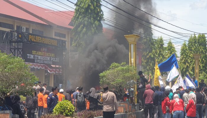 Ratusan Mahasiswa Parepare Turun Jalan: Suara Nurani Tolak Ketidakadilan dan Ketimpangan Hukum