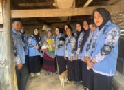 Wujudkan Kepedulian, UPT SD Negeri 6 Arawa Bagikan Sembako untuk Keluarga Murid